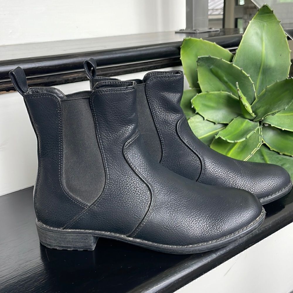 SHOE SALE! New vegan leather slip on ankle boots, booties rain 7